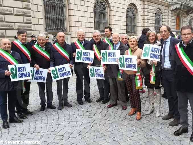 Asti-Cuneo: la protesta dei sindaci davanti al prefetto 3