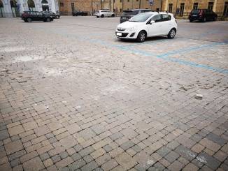 35 mila euro per rifare il pavimento dissestato del parcheggio dell'ex Convitto