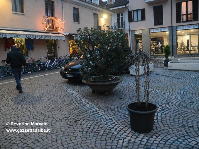 Bolla polemizza con la decisione di cancellare i parcheggi di piazza "Della Calce" 1