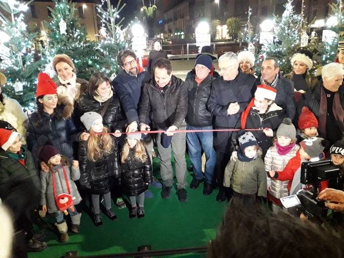 Inaugurato il villaggio di Natale Egea in piazza Ferrero da Alba 1