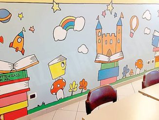 Gli alunni hanno colorato i due murales realizzati a scuola dall’artista torinese Xel