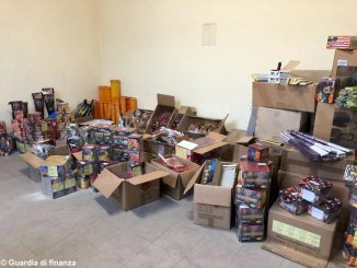 La Guardia di finanza sequestra 200 chili di fuochi d'artificio