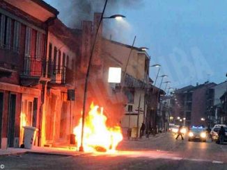 Un'automobile ha preso fuoco a Gallo Grinzane