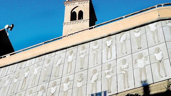 Monticello: l’arte rende più bello il muro di cemento