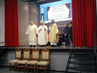 Il vescovo Brunetti ha inaugurato il rinnovato cinema-teatro di Ceresole