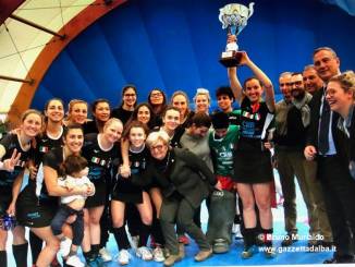 Le ragazze della Lorenzoni Bra campionesse di serie A indoor di Hockey su prato