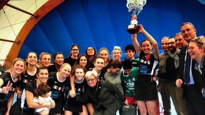 Le ragazze della Lorenzoni Bra campionesse di serie A indoor di Hockey su prato