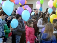 La pace è servita! Circa 300 persone hanno lanciato in cielo i palloncini 7