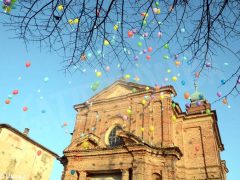 La pace è servita! Circa 300 persone hanno lanciato in cielo i palloncini 10