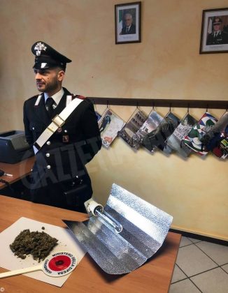 Minaccia di morte l’ex compagna. Dopo la denuncia i carabinieri trovano in casa dell’uomo marijuana e una banconota falsa