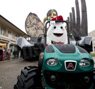 Kinder partecipa allo storico Carnevale di Viareggio 2