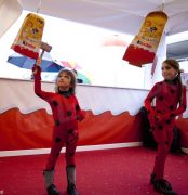 Kinder partecipa allo storico Carnevale di Viareggio 4