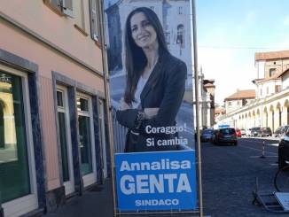 A Bra spuntano i totem del candidato sindaco Annalisa Genta