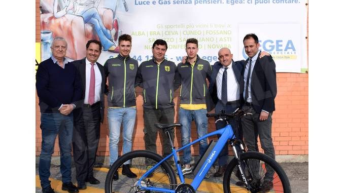 Egea ha donato una bici a pedalata assistita alla promessa del balon Cristian Gatto
