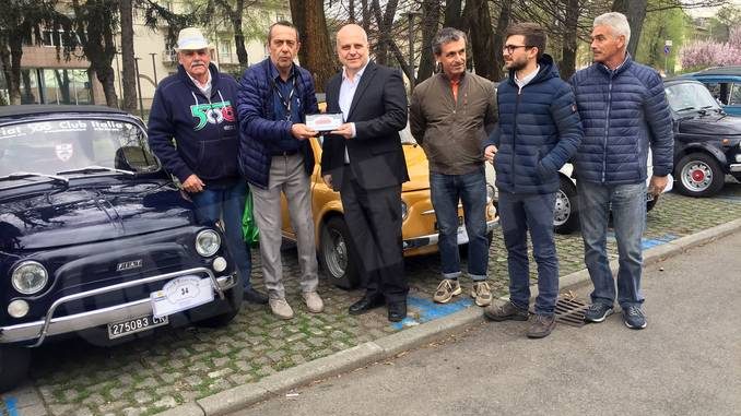 Alba: record di storiche Fiat 500 in città per “62 Anni 500 - XIII Edizione”