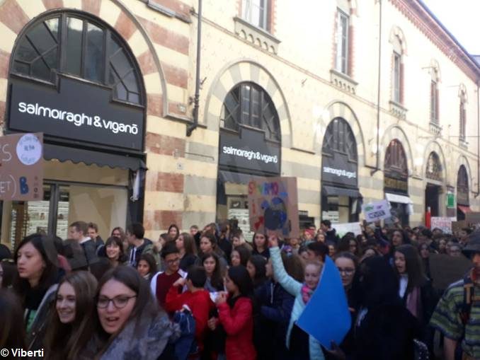 Fridays for future si manifesta ad Alba e in tutto il mondo 1