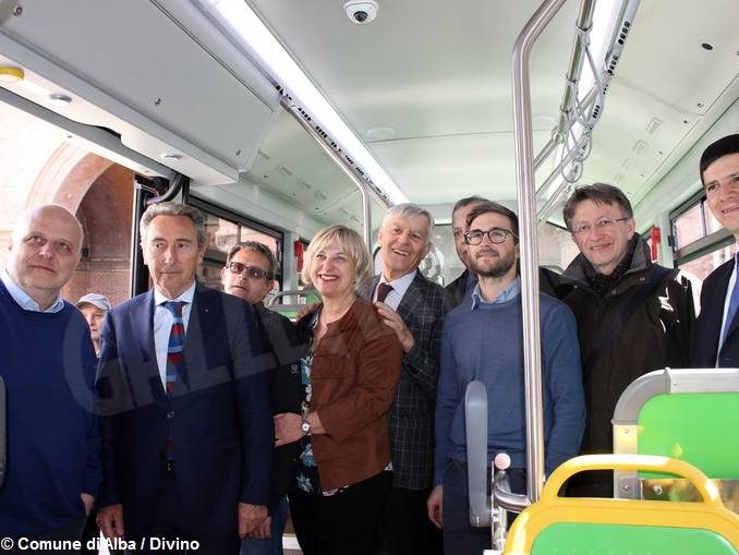 Presentati i due autobus elettrici per la città di  Alba 1