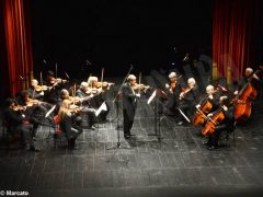 Il violino di Uto Ughi ammalia il pubblico albese nel concerto per gli 80 anni di Maria Franca Ferrero