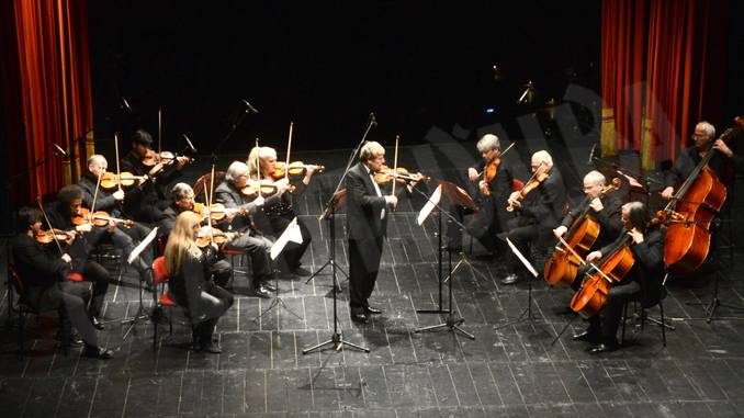 Il violino di Uto Ughi ammalia il pubblico albese nel concerto per gli 80 anni di Maria Franca Ferrero