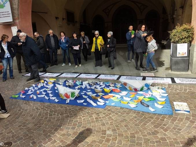 Prima le persone, anche Alba manifesta per l'accoglienza 1