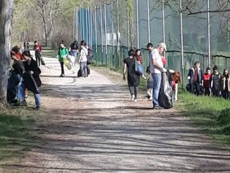 Collettivo Mononoke a parco Tanaro per ripulirlo 1