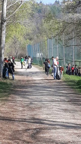 Collettivo Mononoke a parco Tanaro per ripulirlo 1