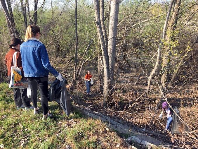 Collettivo Mononoke a parco Tanaro per ripulirlo 5