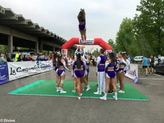 Cheerleading: i Titans provano il loro esercizio per i mondiali in piazza Risorgimento