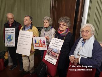 Protesta silenziosa in consiglio contro il Decreto Salvini su immigrazione e sicurezza