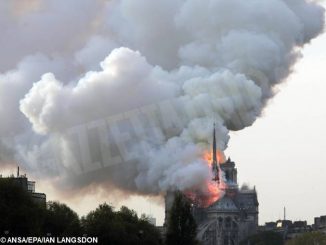 L’arcivescovo di Torino Nosiglia: «Notre Dame ci ricorda la cappella della Sindone»