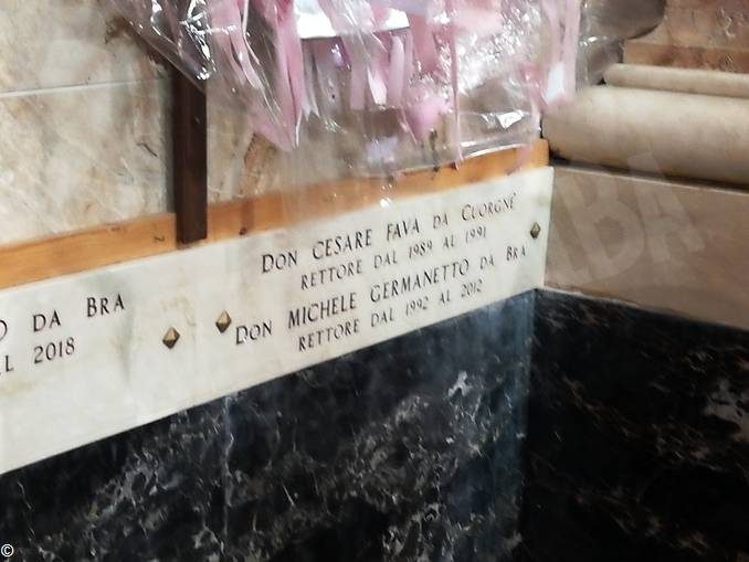 Madonna dei fiori di Bra: tre lapidi dedicate ai rettori defunti 1