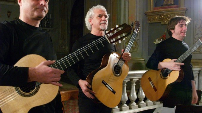 Concerto di tre chitarre classiche nella chiesetta della Sacra famiglia a Dogliani