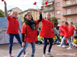 I bambini portano in scena l'anteprima de il "Piccolo principe" in piazza San Paolo 5