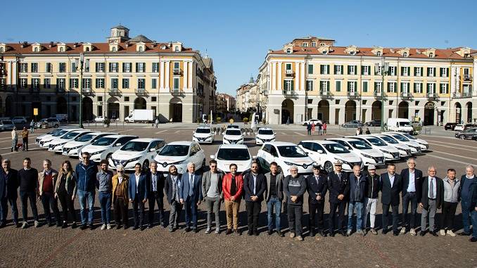 La Fondazione Crc consegna 17 auto elettriche ad altrettanti comuni e unioni