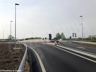 Completata la rotonda di Sommariva Bosco che collega la variante del paese alla rete delle strade provinciali