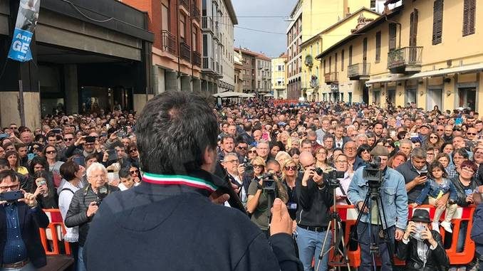 Salvini a Bra tra sostenitori e contestatori