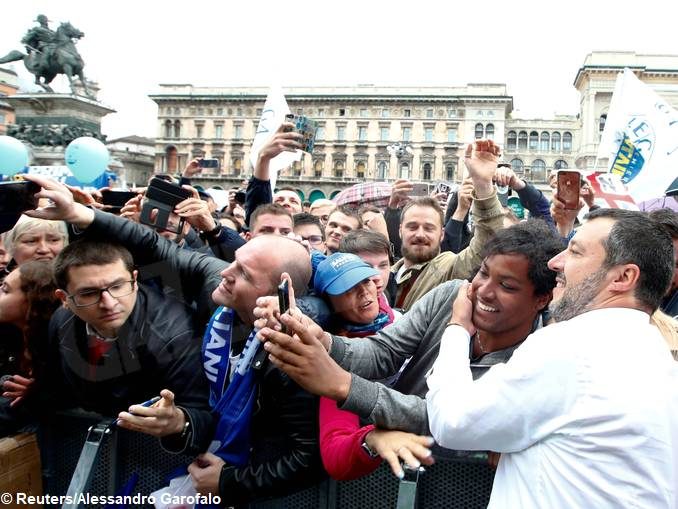 I balconi mettono a nudo  tutto lo “scuorno” d’Italia 1