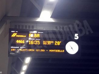 Verso Torino treni in ritardo e utenti senza informazioni