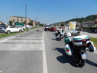 Violento scontro tra due auto in via don Orione a Bra