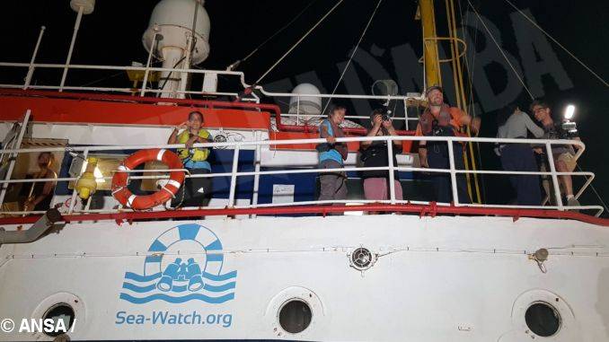 Anche la Diocesi di Alba al sit-in pacifico a sostegno di equipaggio e passeggeri della Sea Watch 1