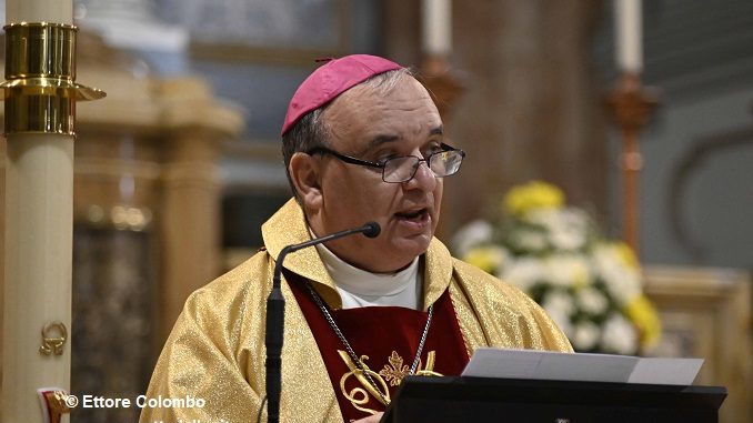 Il vescovo Brunetti richiama a un uso responsabile dei social 1