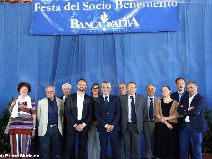 Alba: il sindaco Carlo Bo alla premiazione dei soci benemeriti di Banca d’Alba 1