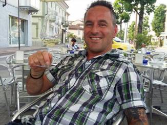 E' Stefano Usino, dipendente di 44 anni della Ferrero, il centauro morto nell'incidente di La Morra