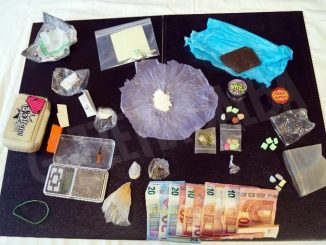 Stupefacenti: arrestati per il possesso ai fini di spaccio di 50 grammi di varie sostanze