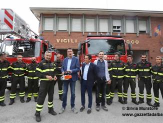 La "Borio Fratelli" dona una motosega professionale ai vigili del fuoco albesi