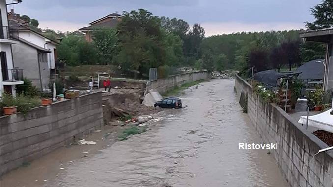 Chiuso il sottopassaggio di corso Piera Cillario, rimane alta l'allerta maltempo ad Alba, Langhe e Roero