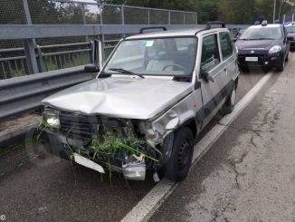 Tentano di fuggire ai carabinieri. Fermati dopo aver urtato un muro e un rimorchio