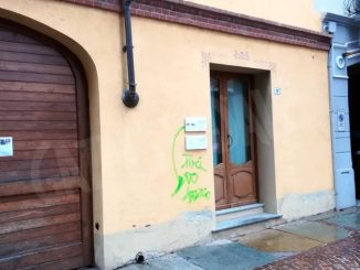 Atti vandalici contro alcune auto in via Pietrino Belli ad Alba 1