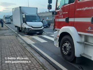 Scontro tra un furgone e un'auto a Cinzano