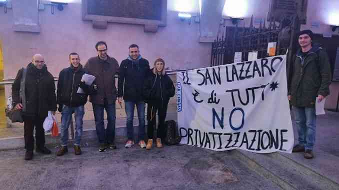 Protesta del collettivo Chabas: "Fermiamo l'asta dell'ospedale San Lazzaro"